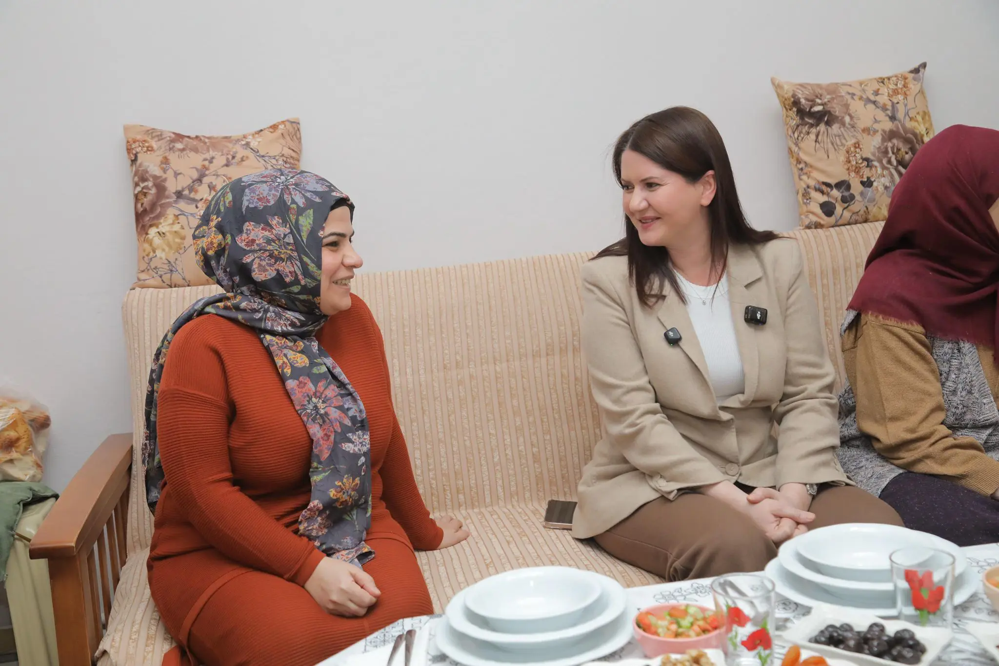 BAŞKAN GENCAN İFTAR SOFRALARINDA GÖNÜLLERE KONUK OLMAYA DEVAM EDİYOR galeri görseli